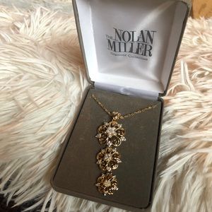 NWT Nolan Miller Three Flower Pendant Necklace